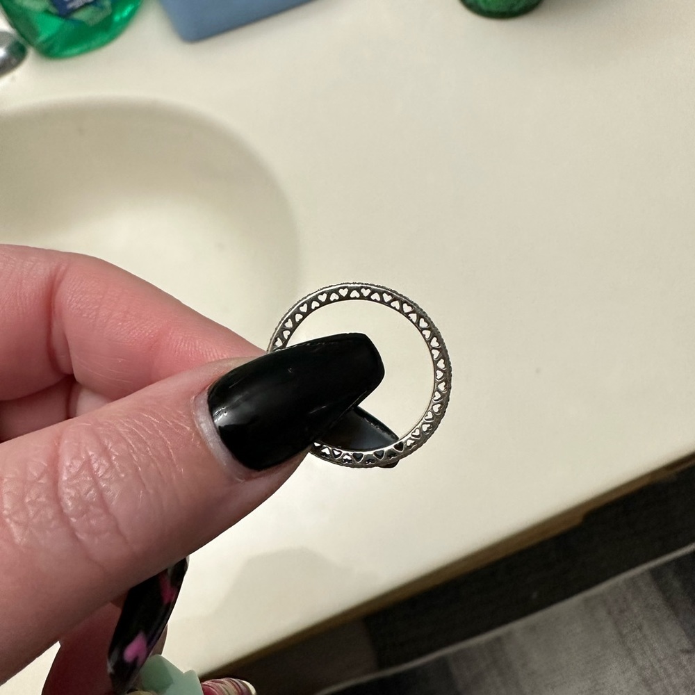 Pandora ring, wedding band
